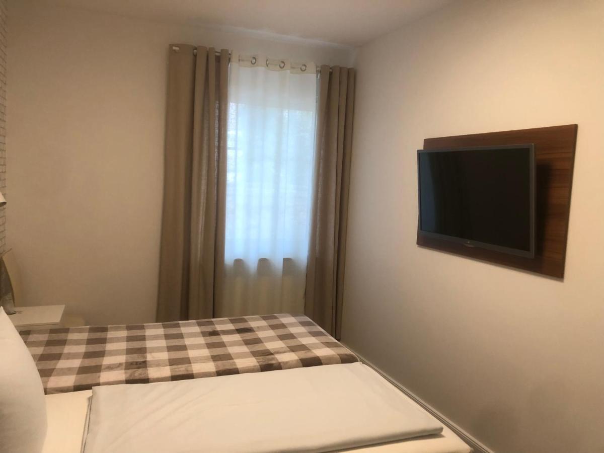 Hotellerie Gasthaus Schubert Garbsen Esterno foto