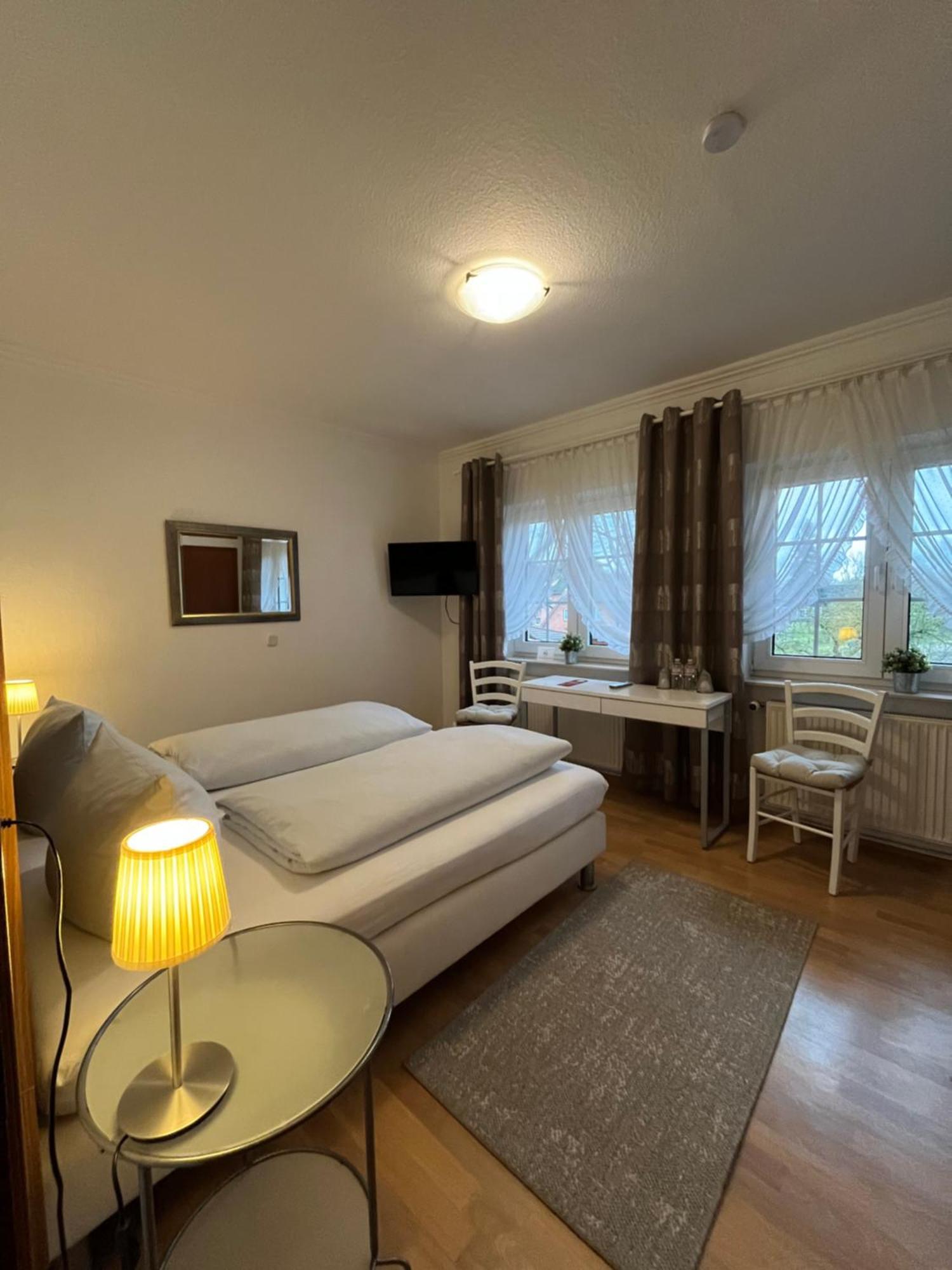 Hotellerie Gasthaus Schubert Garbsen Esterno foto