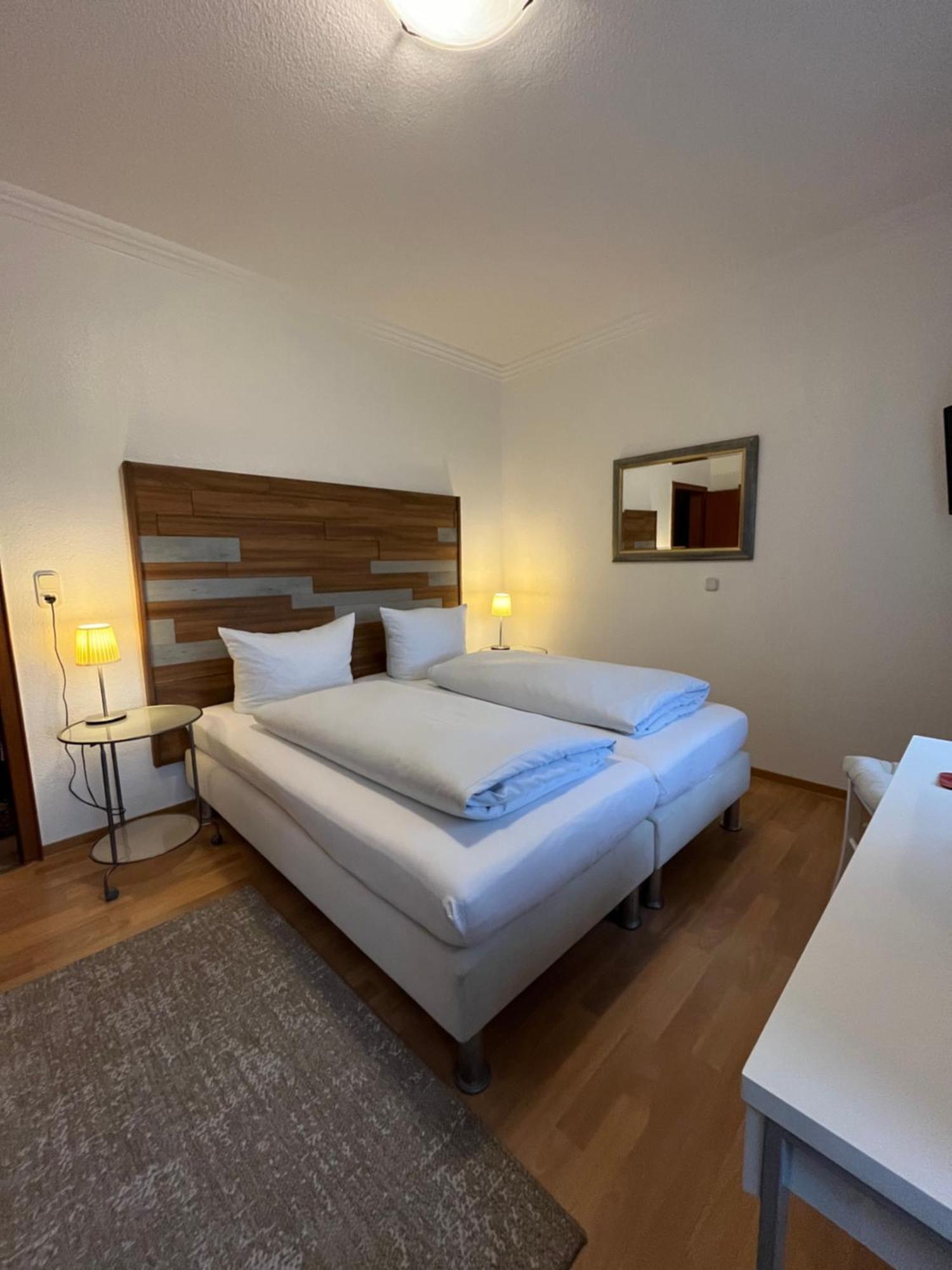 Hotellerie Gasthaus Schubert Garbsen Esterno foto