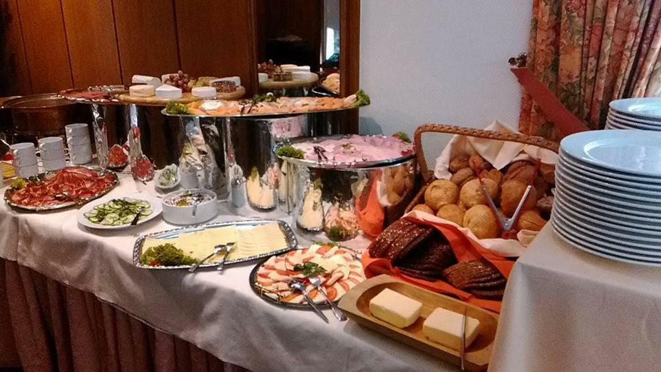 Hotellerie Gasthaus Schubert Garbsen Esterno foto